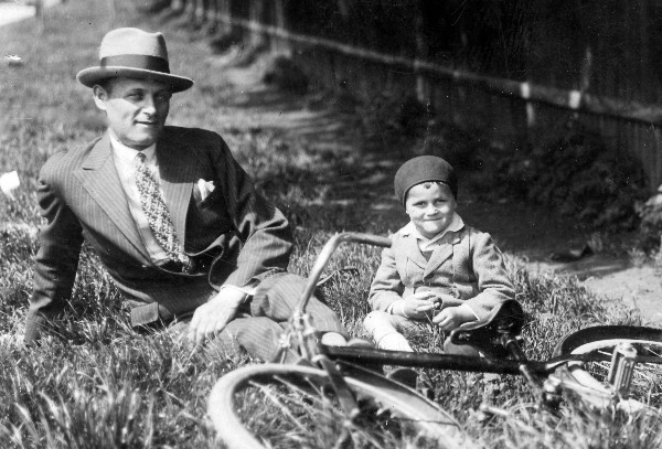 Gyuri si Tata  Gustav - 1931(bicicleta)